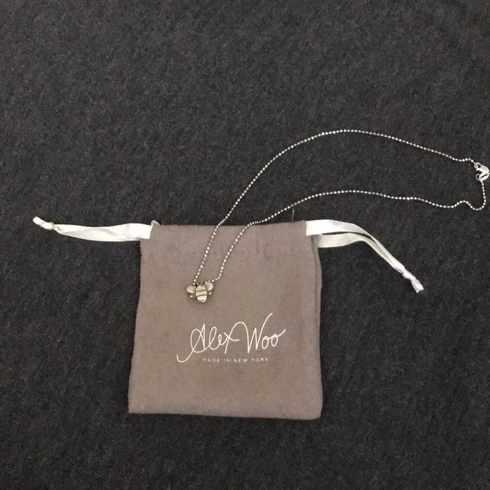🔥FLASH SALE🔥 Alex Woo Seasons Bee Necklace 🐝
